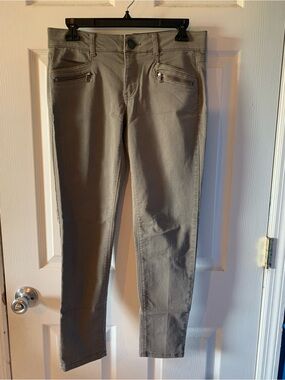 Democracy Women’s Taupe Slim Jeans with Zip Pocket Detail size 4 “Ab” Technology